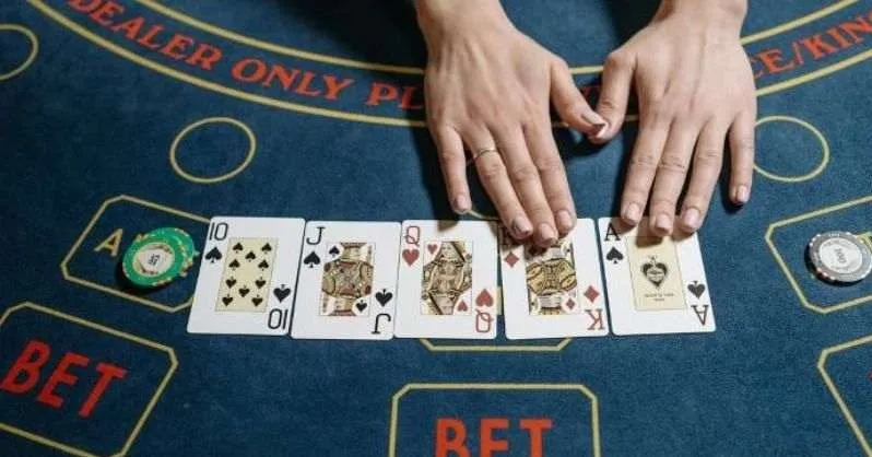 Baccarat trực tuyến là loại hình đánh bài đơn giản